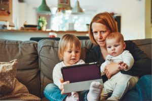 Mother and children reading device
